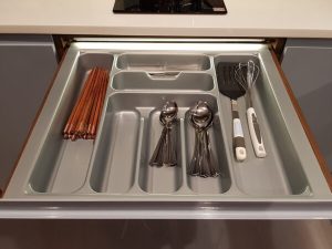 Khay Nhựa Chia Đũa Muỗng Yosimi